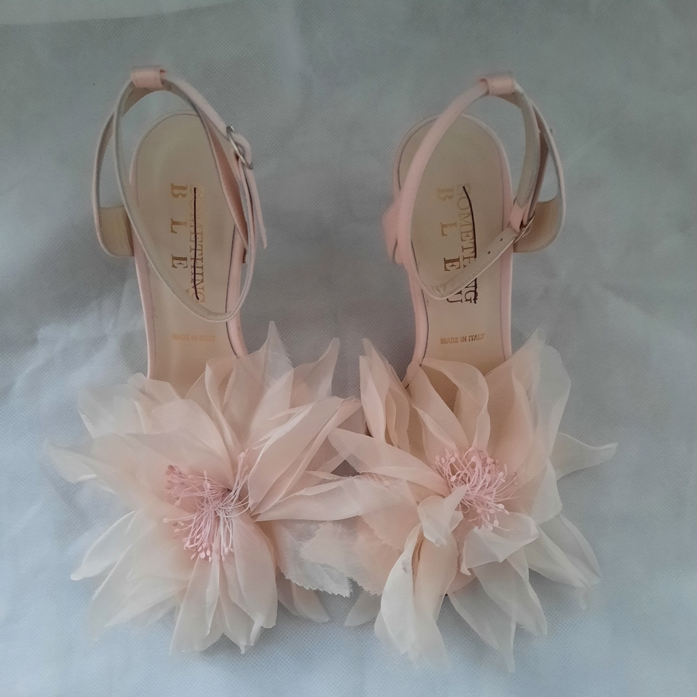 New Something Bleu EVERLASTING FLOWER EMBELLISHED SANDAL Formal - Picture 6 of 10